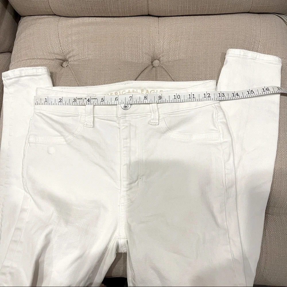 R: American Eagle Super Stretch White Jeggings 2 Short